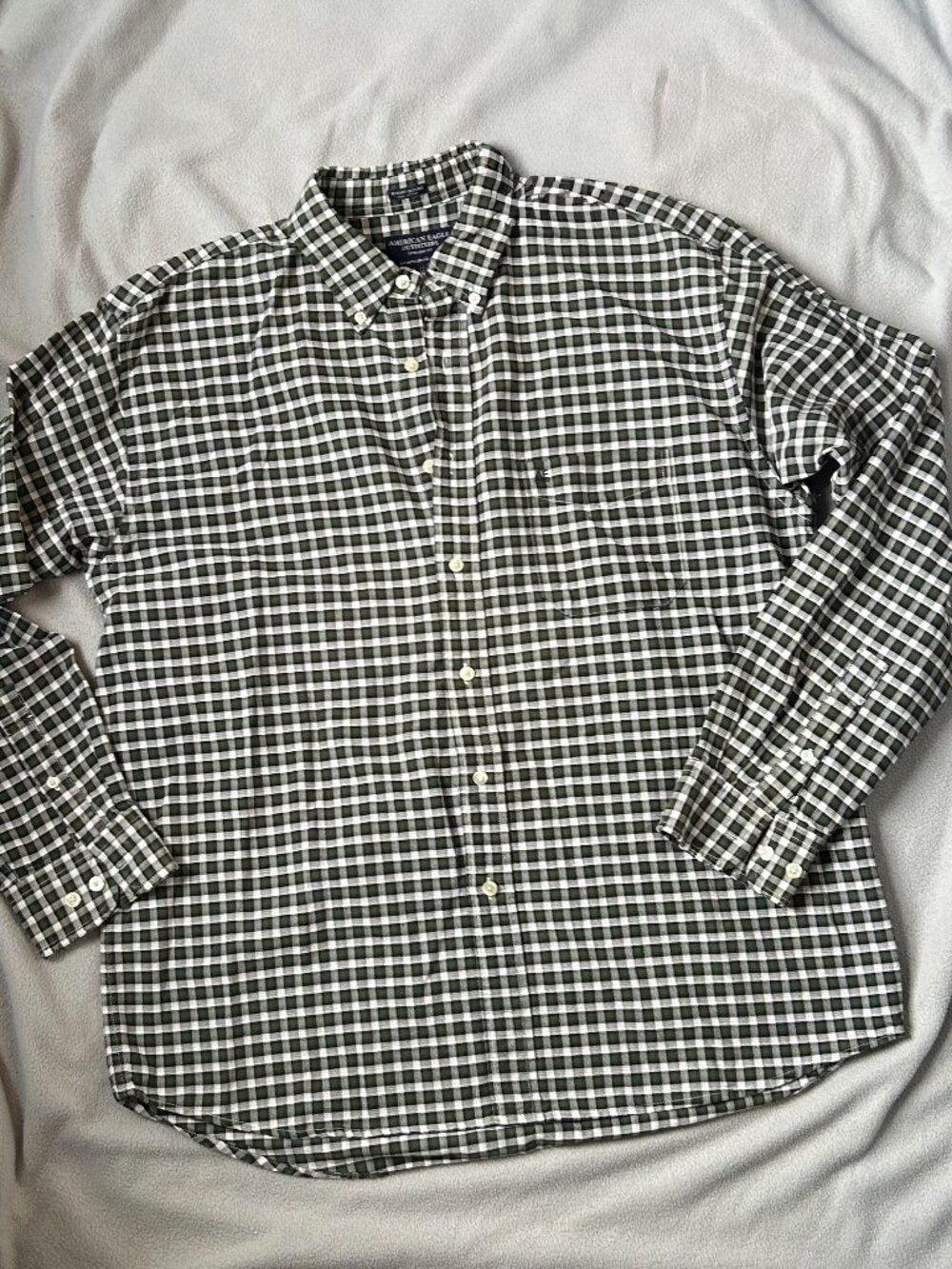 American Eagle Men's Long-Sleeve Gingham Plaid Button-Down Shirt
